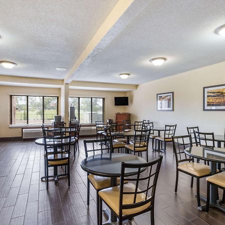 Quality Inn & Suites Lawrence - University Area Εξωτερικό φωτογραφία