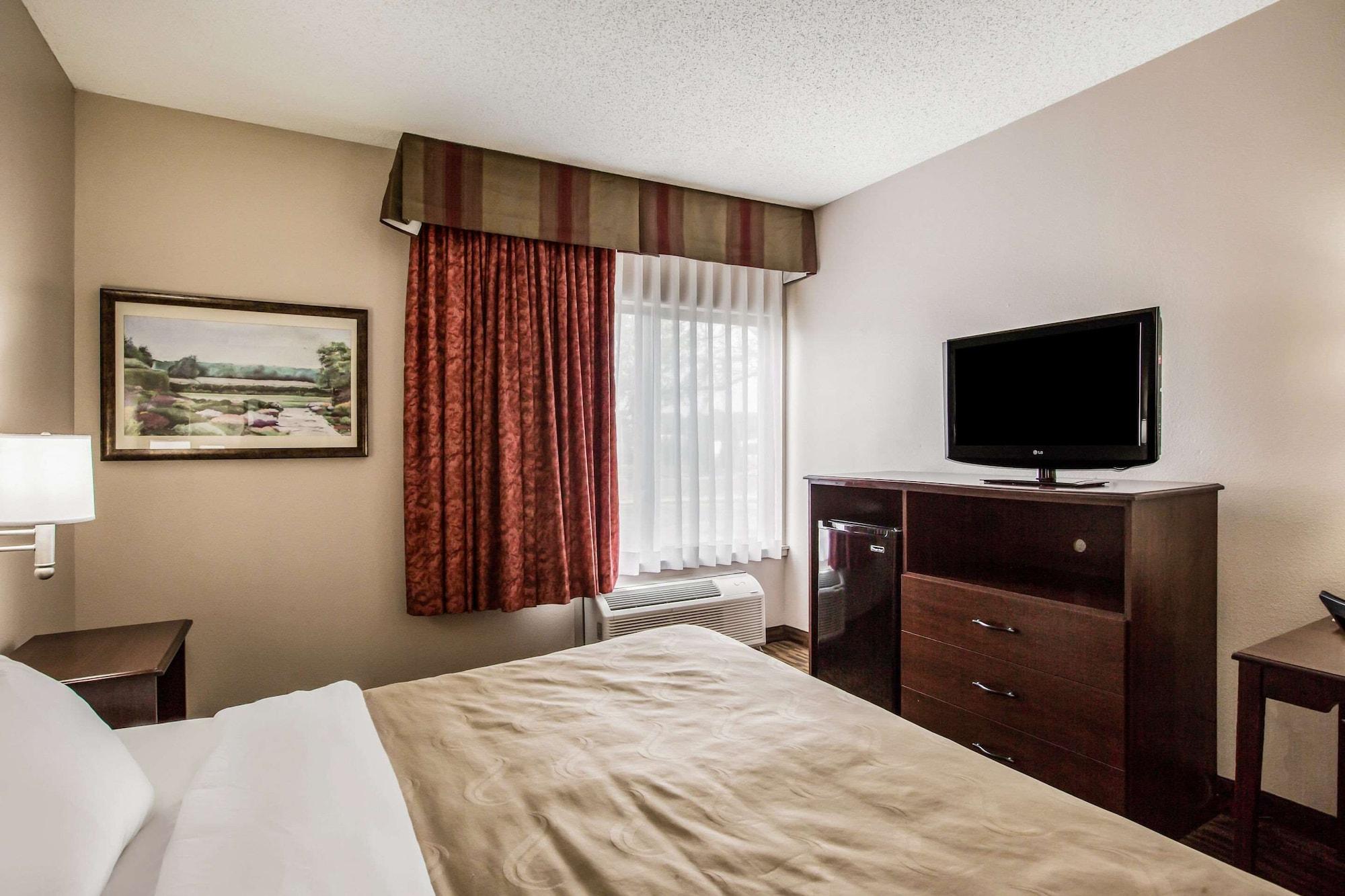 Quality Inn & Suites Lawrence - University Area Εξωτερικό φωτογραφία