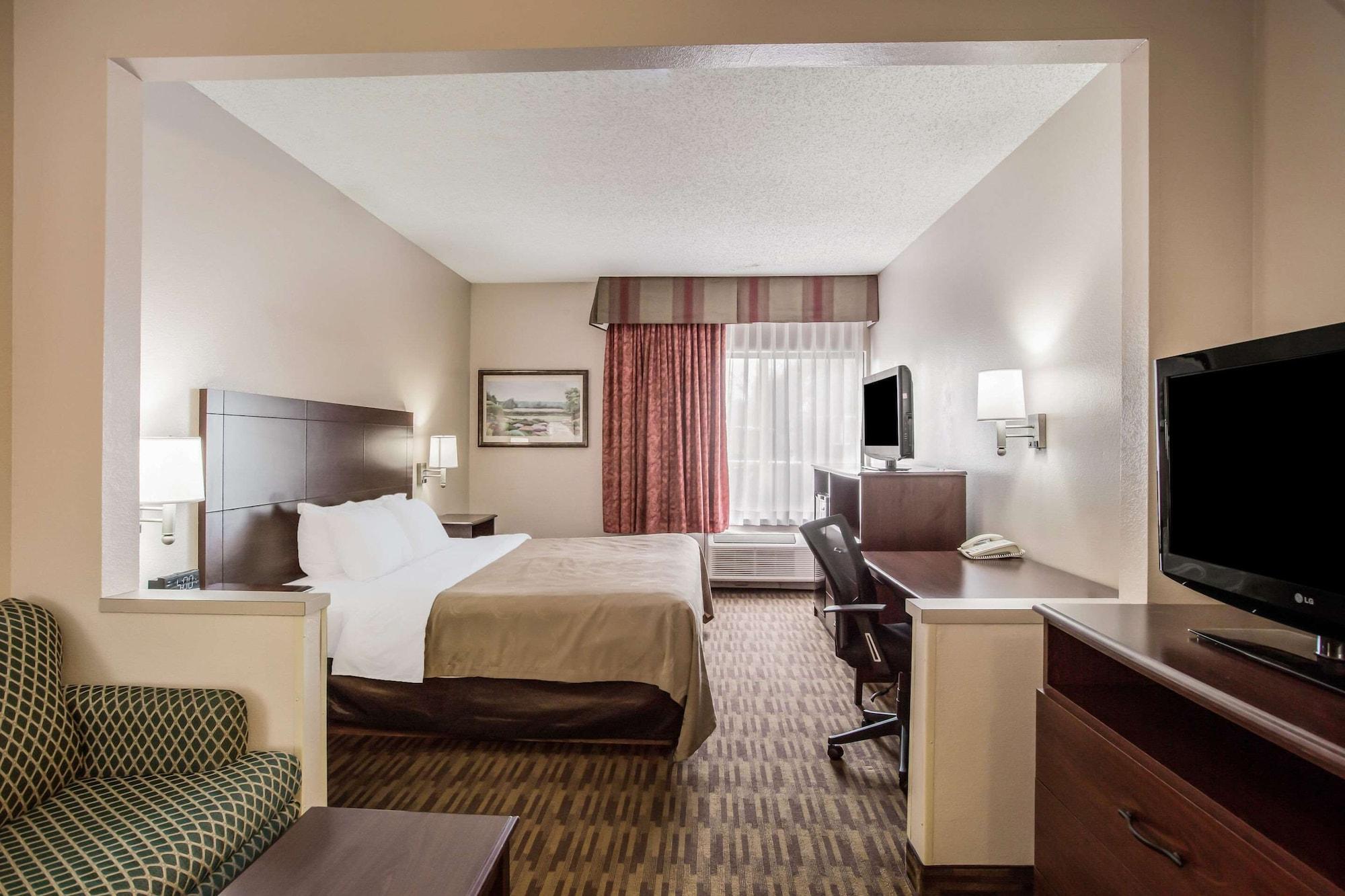 Quality Inn & Suites Lawrence - University Area Εξωτερικό φωτογραφία