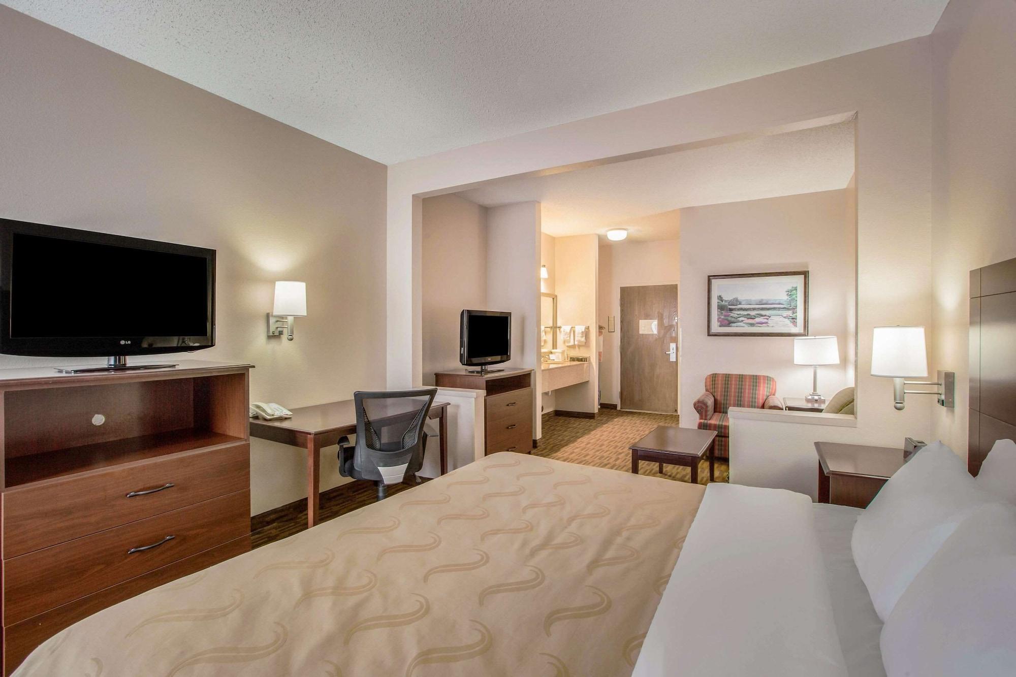 Quality Inn & Suites Lawrence - University Area Εξωτερικό φωτογραφία