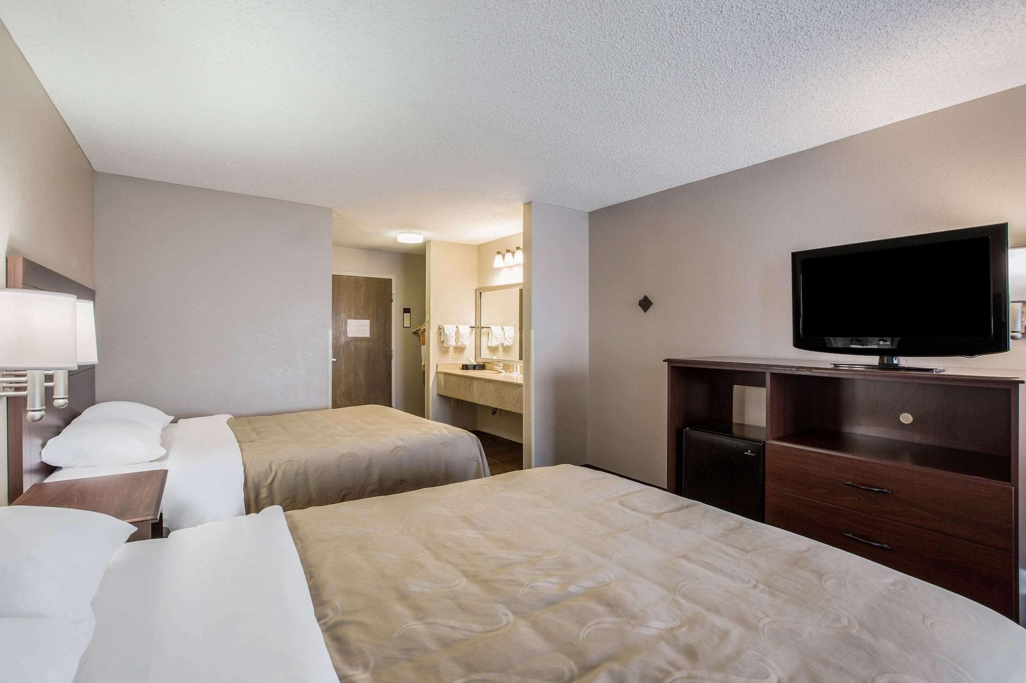 Quality Inn & Suites Lawrence - University Area Εξωτερικό φωτογραφία