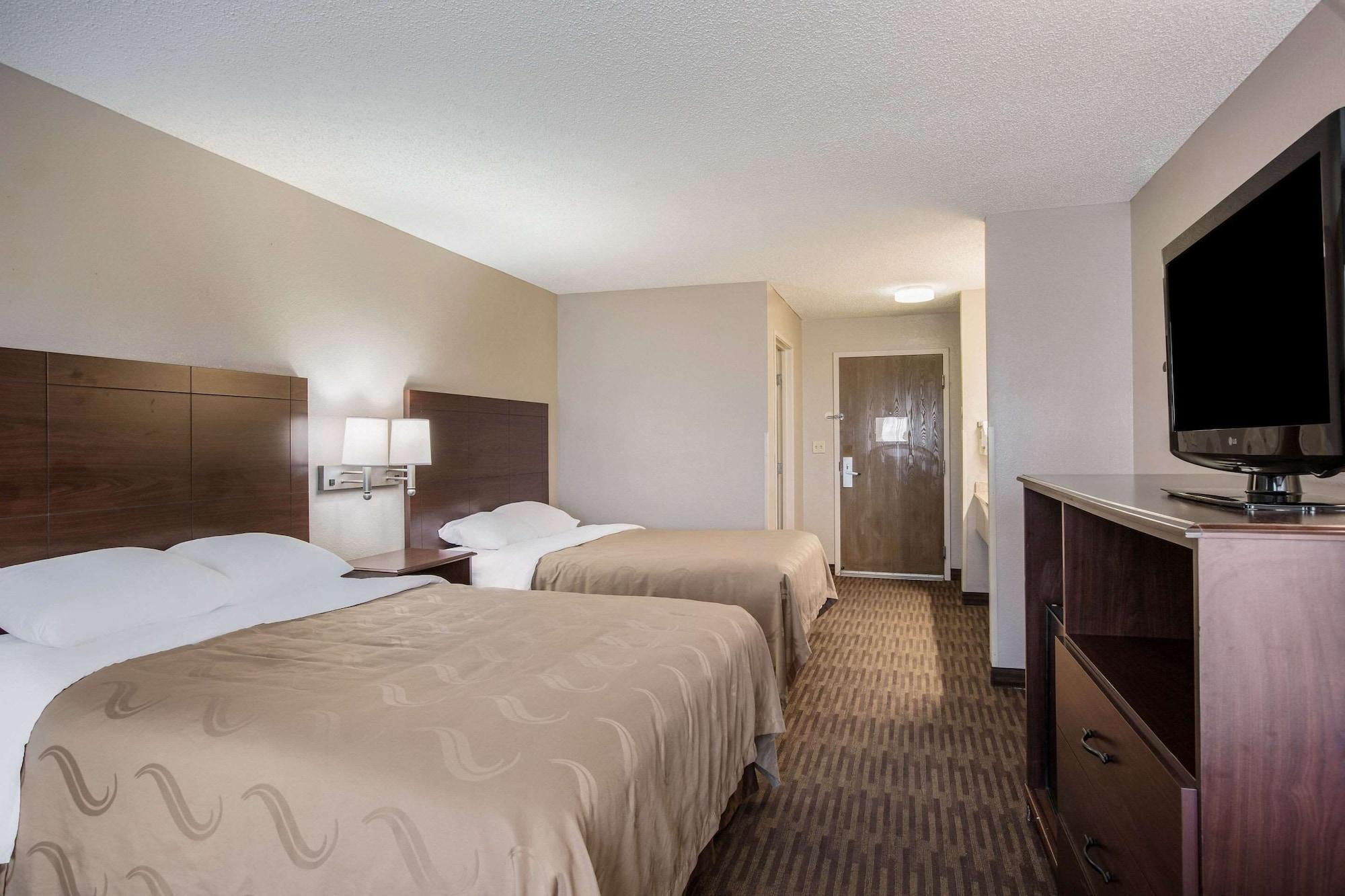 Quality Inn & Suites Lawrence - University Area Εξωτερικό φωτογραφία