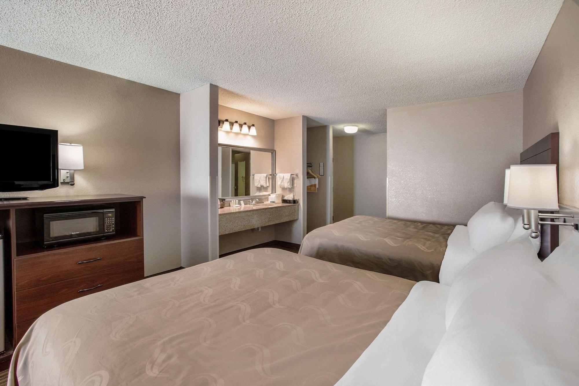Quality Inn & Suites Lawrence - University Area Εξωτερικό φωτογραφία