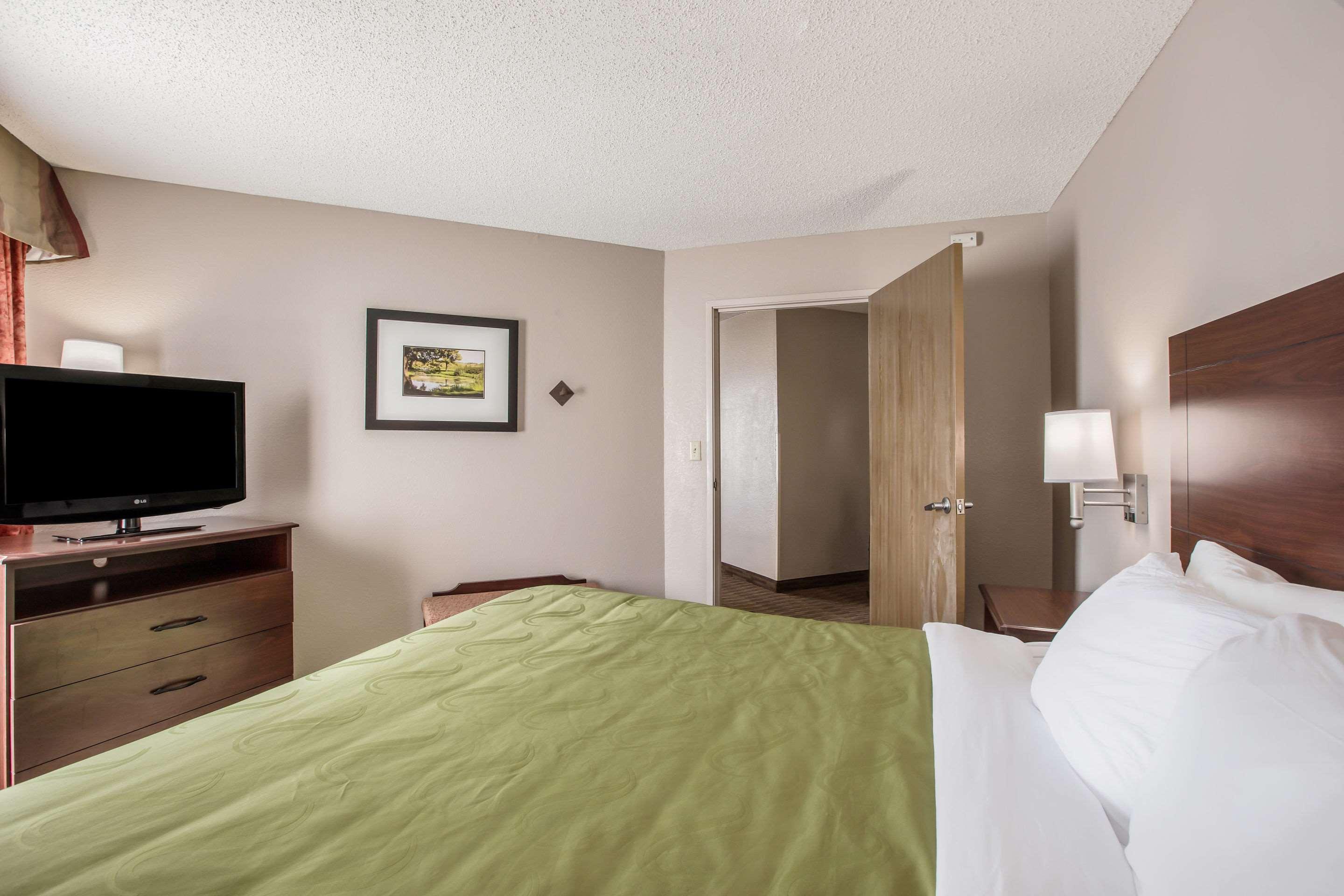 Quality Inn & Suites Lawrence - University Area Εξωτερικό φωτογραφία
