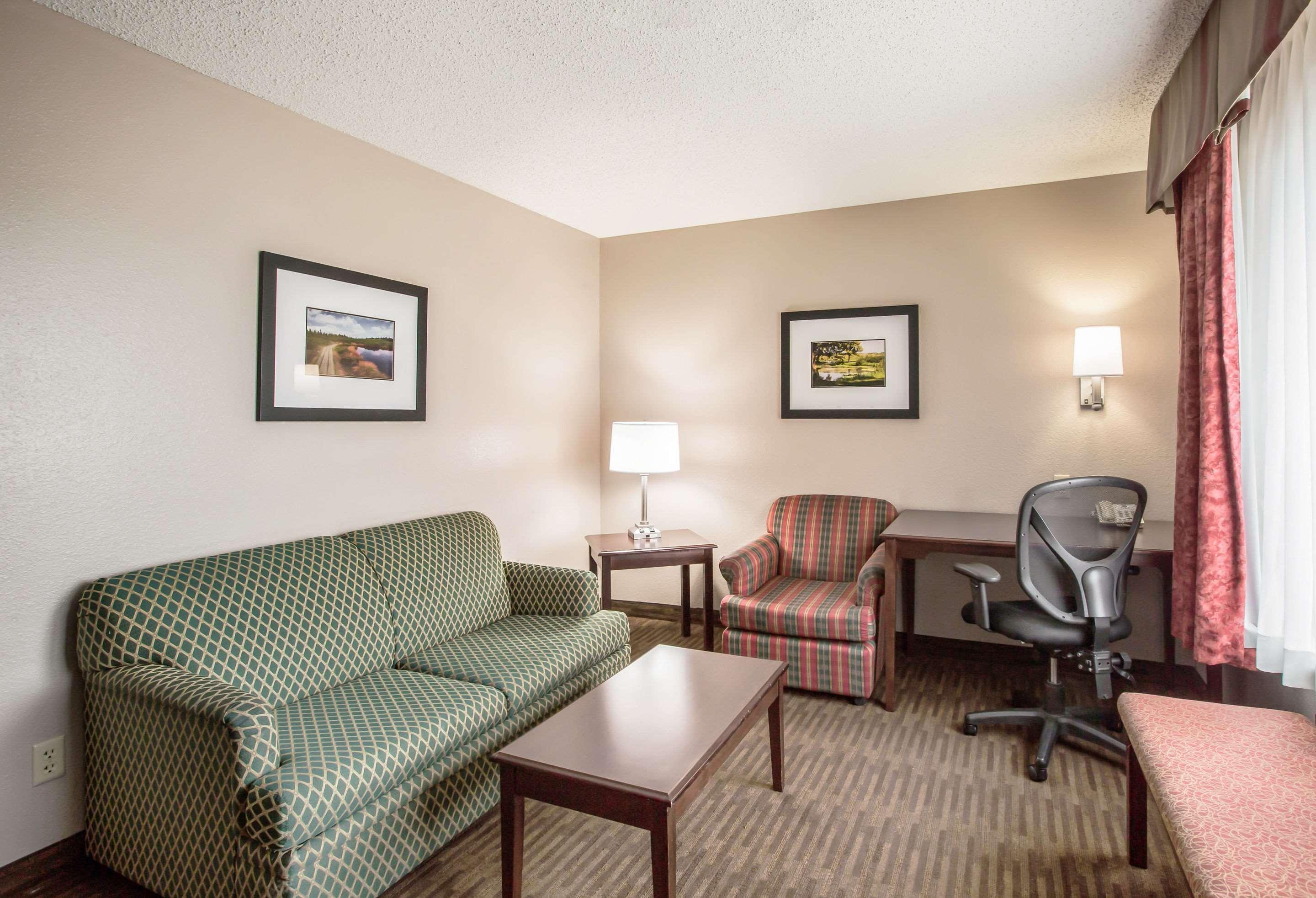 Quality Inn & Suites Lawrence - University Area Εξωτερικό φωτογραφία