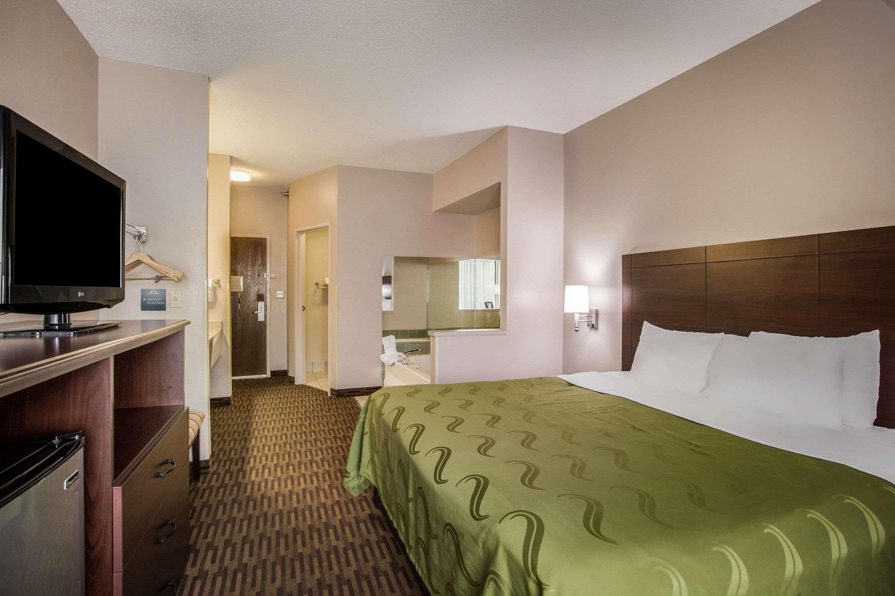 Quality Inn & Suites Lawrence - University Area Εξωτερικό φωτογραφία