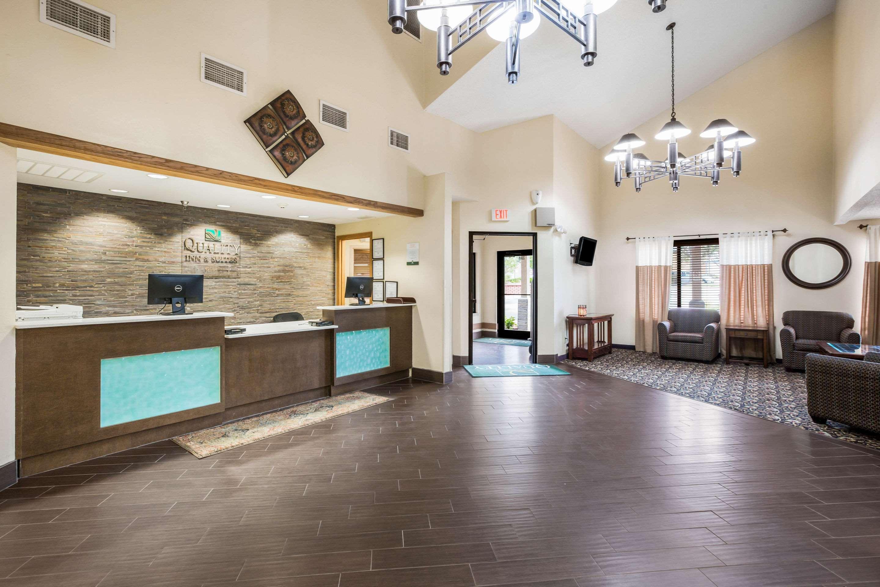 Quality Inn & Suites Lawrence - University Area Εξωτερικό φωτογραφία