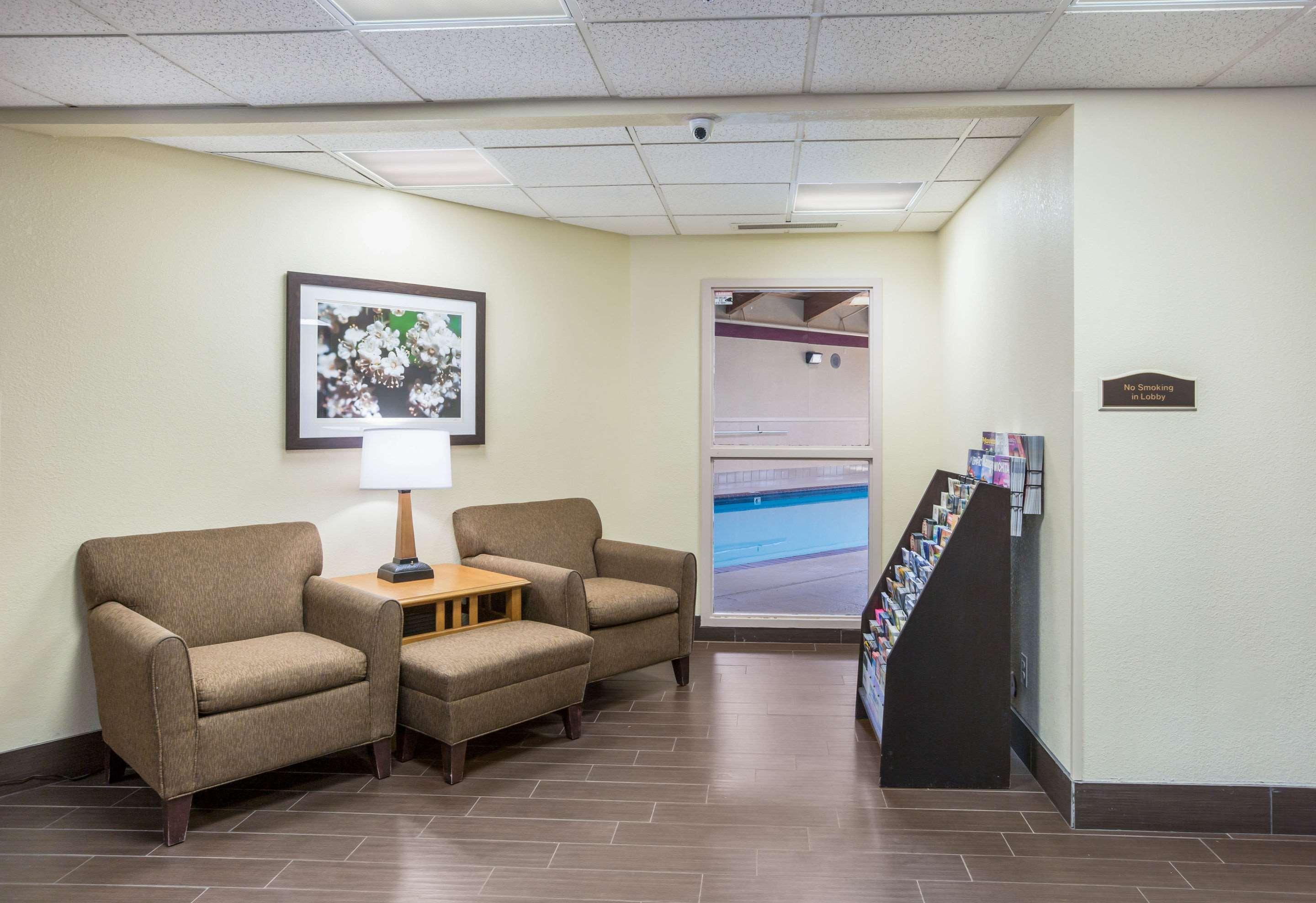 Quality Inn & Suites Lawrence - University Area Εξωτερικό φωτογραφία