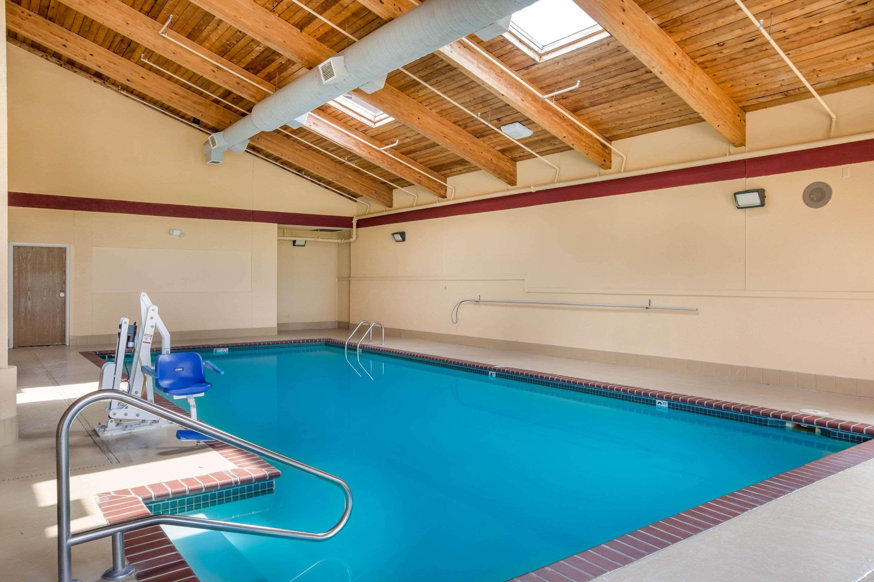 Quality Inn & Suites Lawrence - University Area Εξωτερικό φωτογραφία
