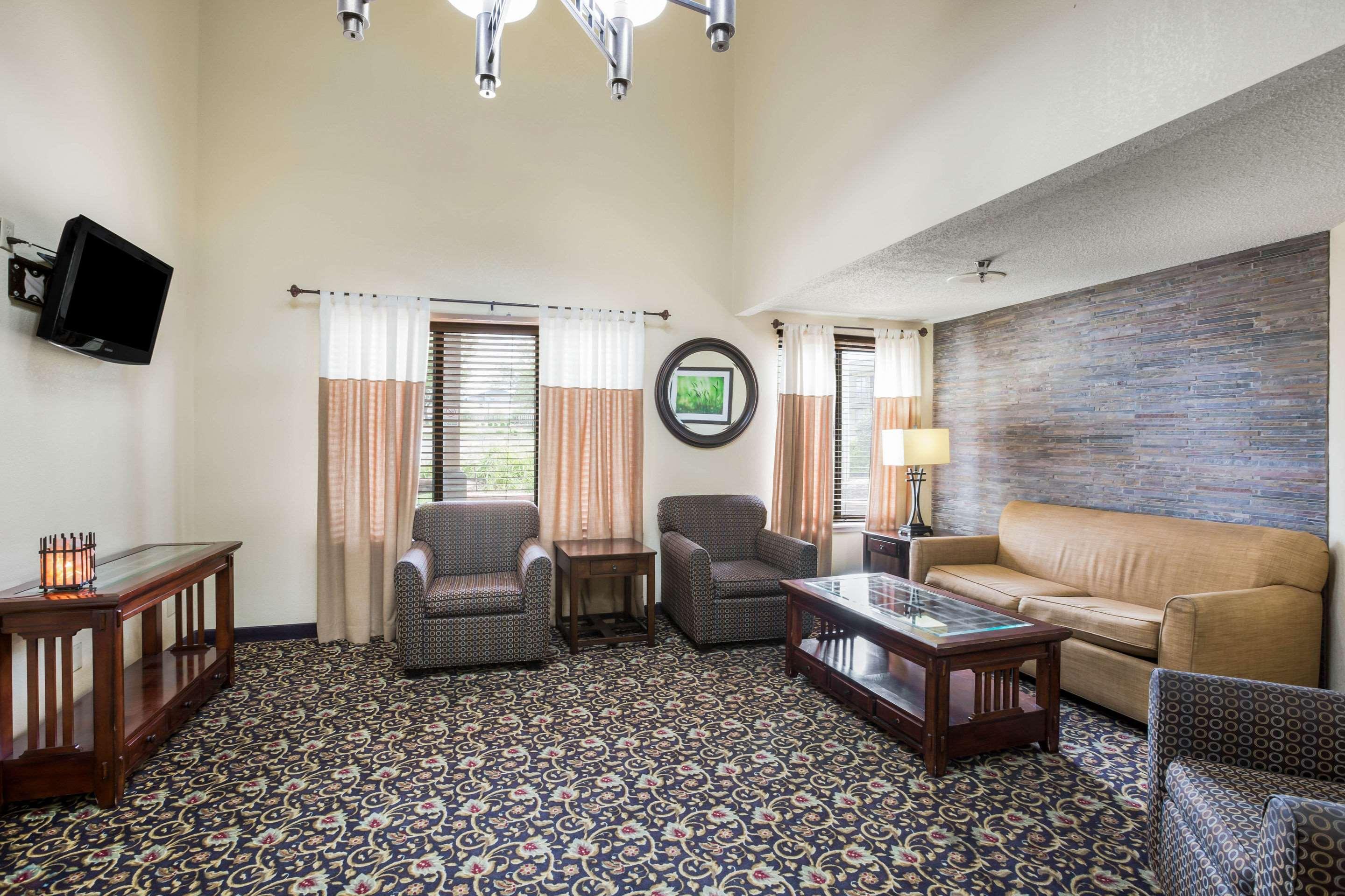 Quality Inn & Suites Lawrence - University Area Εξωτερικό φωτογραφία