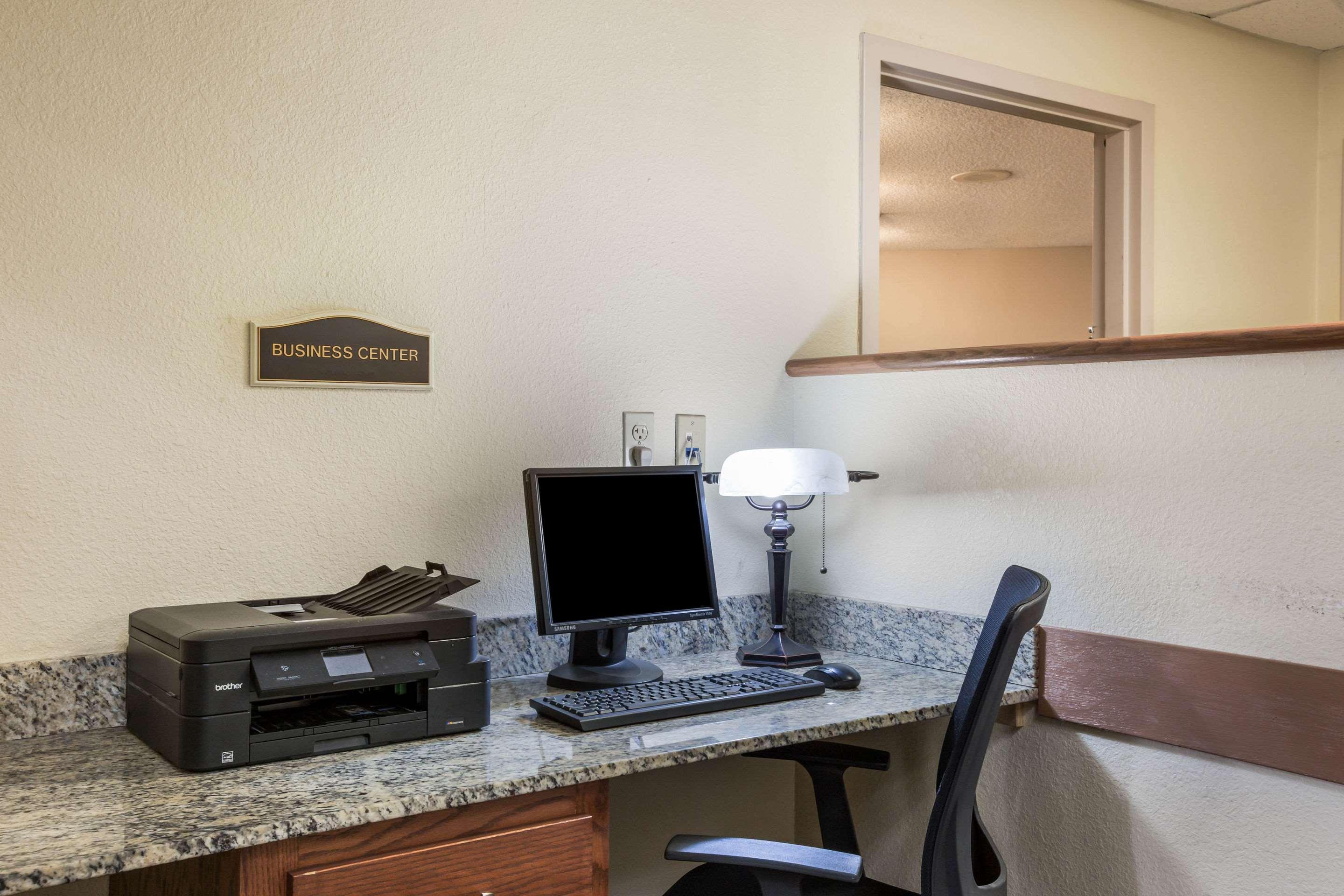 Quality Inn & Suites Lawrence - University Area Εξωτερικό φωτογραφία