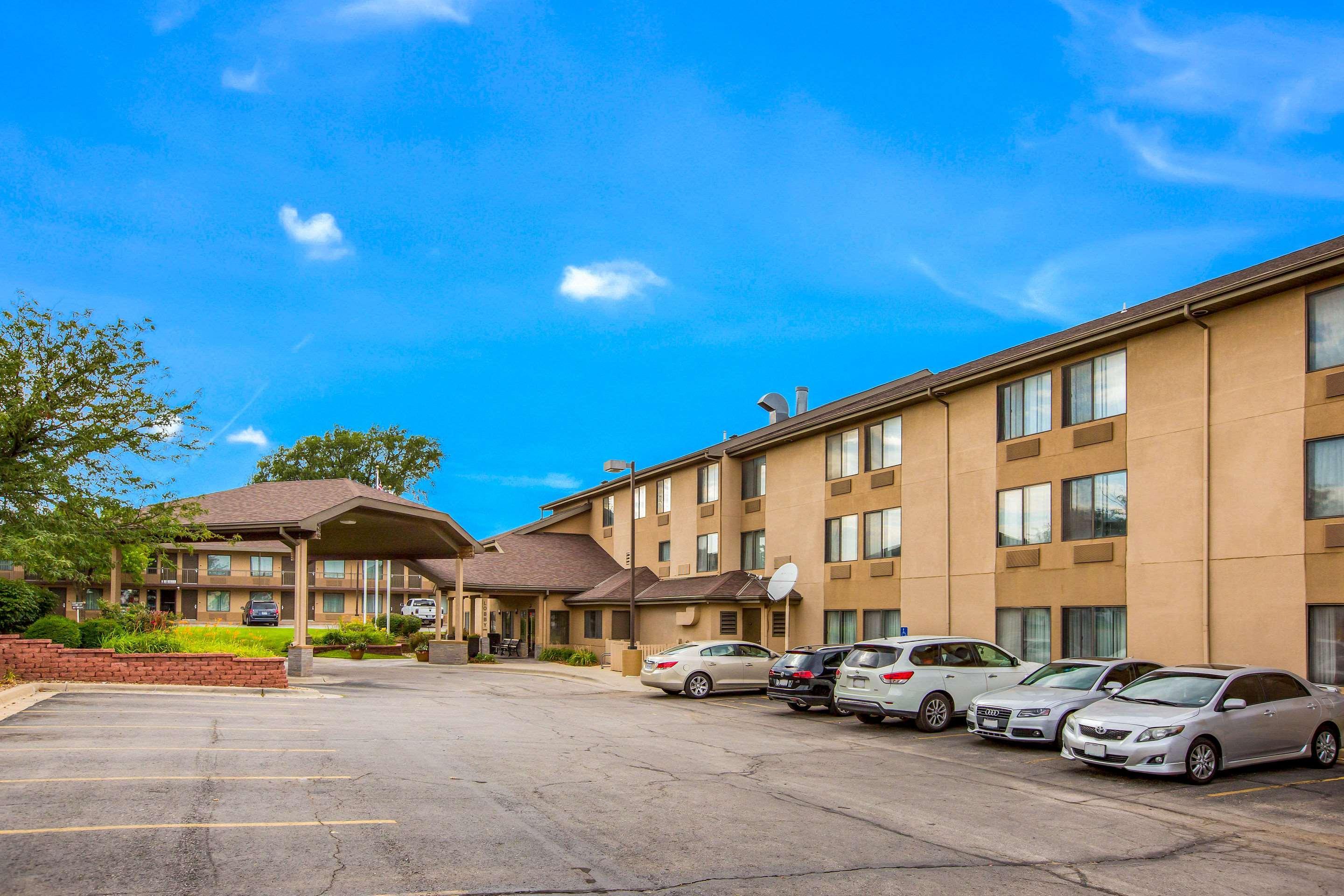Quality Inn & Suites Lawrence - University Area Εξωτερικό φωτογραφία