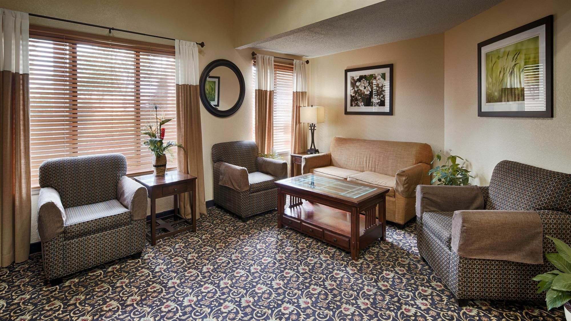 Quality Inn & Suites Lawrence - University Area Εξωτερικό φωτογραφία