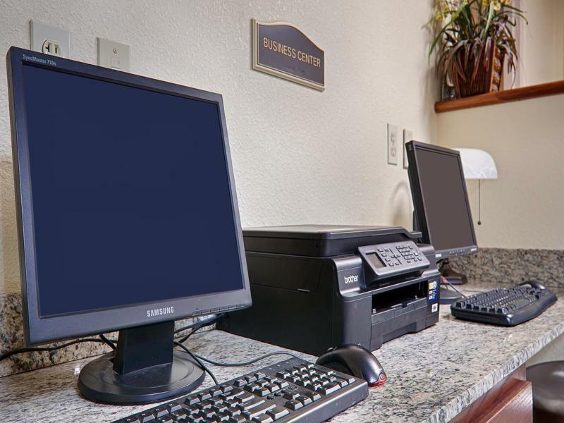 Quality Inn & Suites Lawrence - University Area Εξωτερικό φωτογραφία