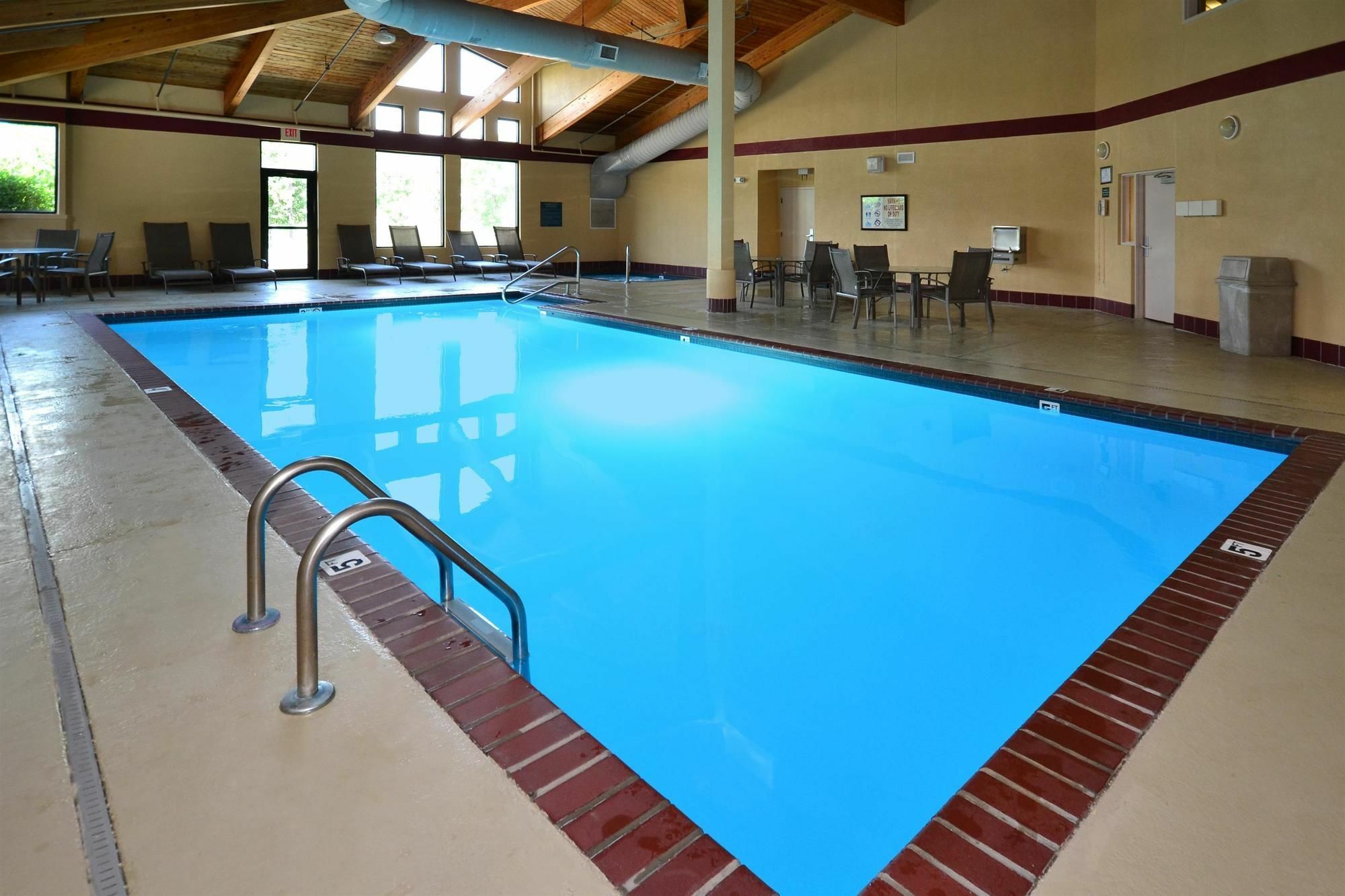 Quality Inn & Suites Lawrence - University Area Εξωτερικό φωτογραφία